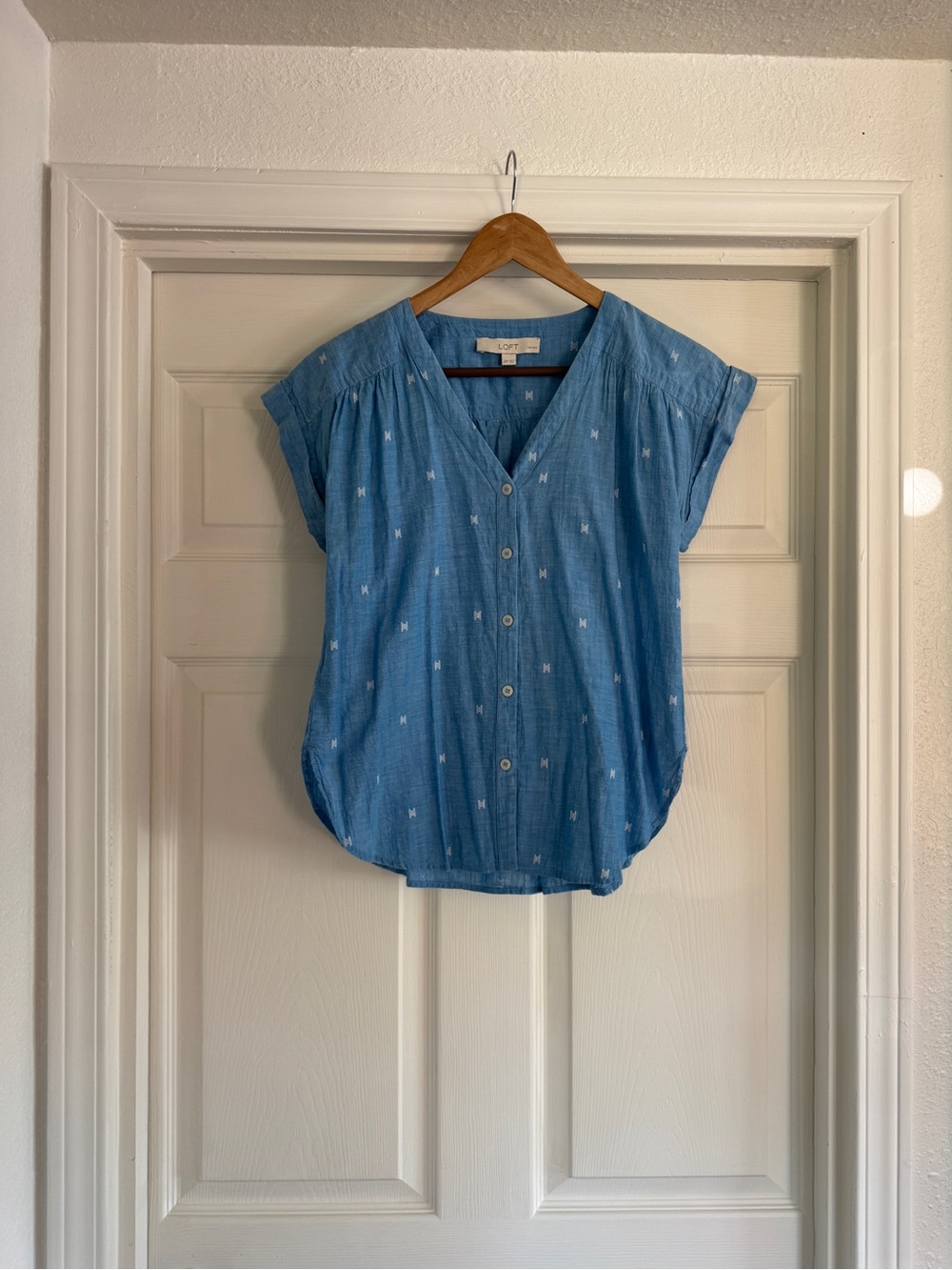 LOFT Blue Button-Front V-Neck Cap Sleeve Top, Size XSP